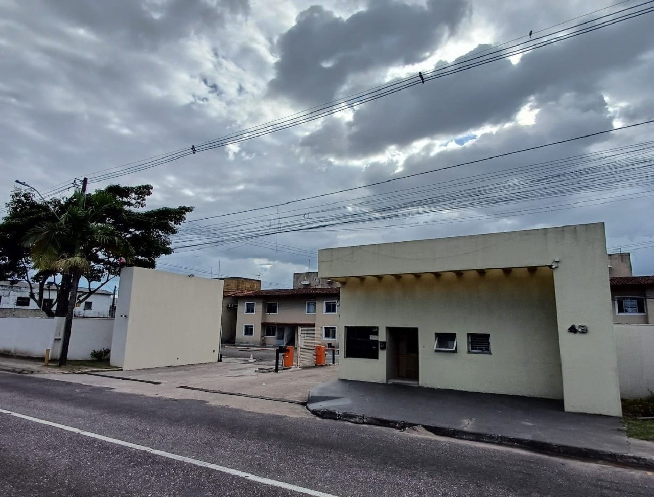 Portaria e muro frontal